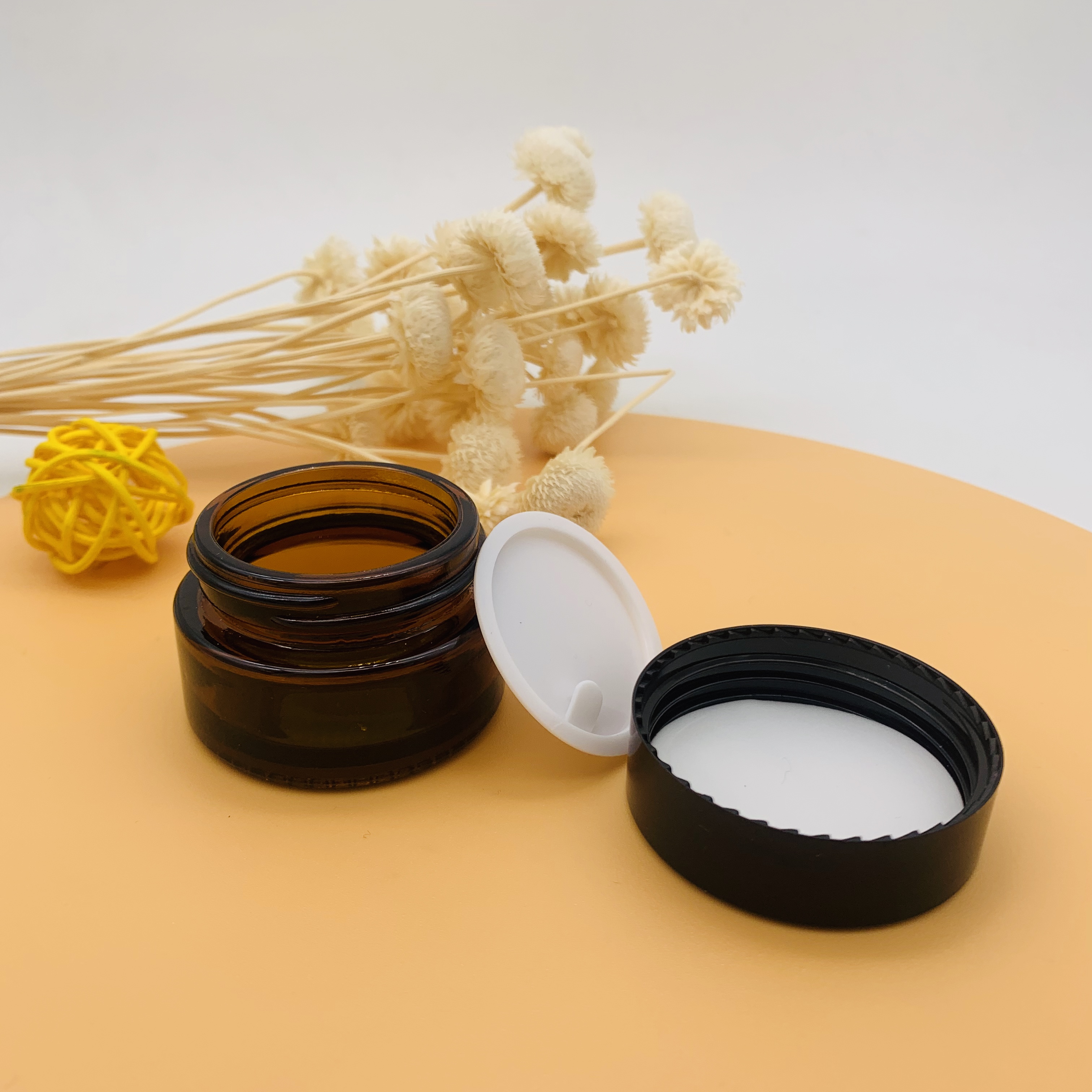 Wholesale Free Sample Amber Cosmetic Glass Jar With Lid