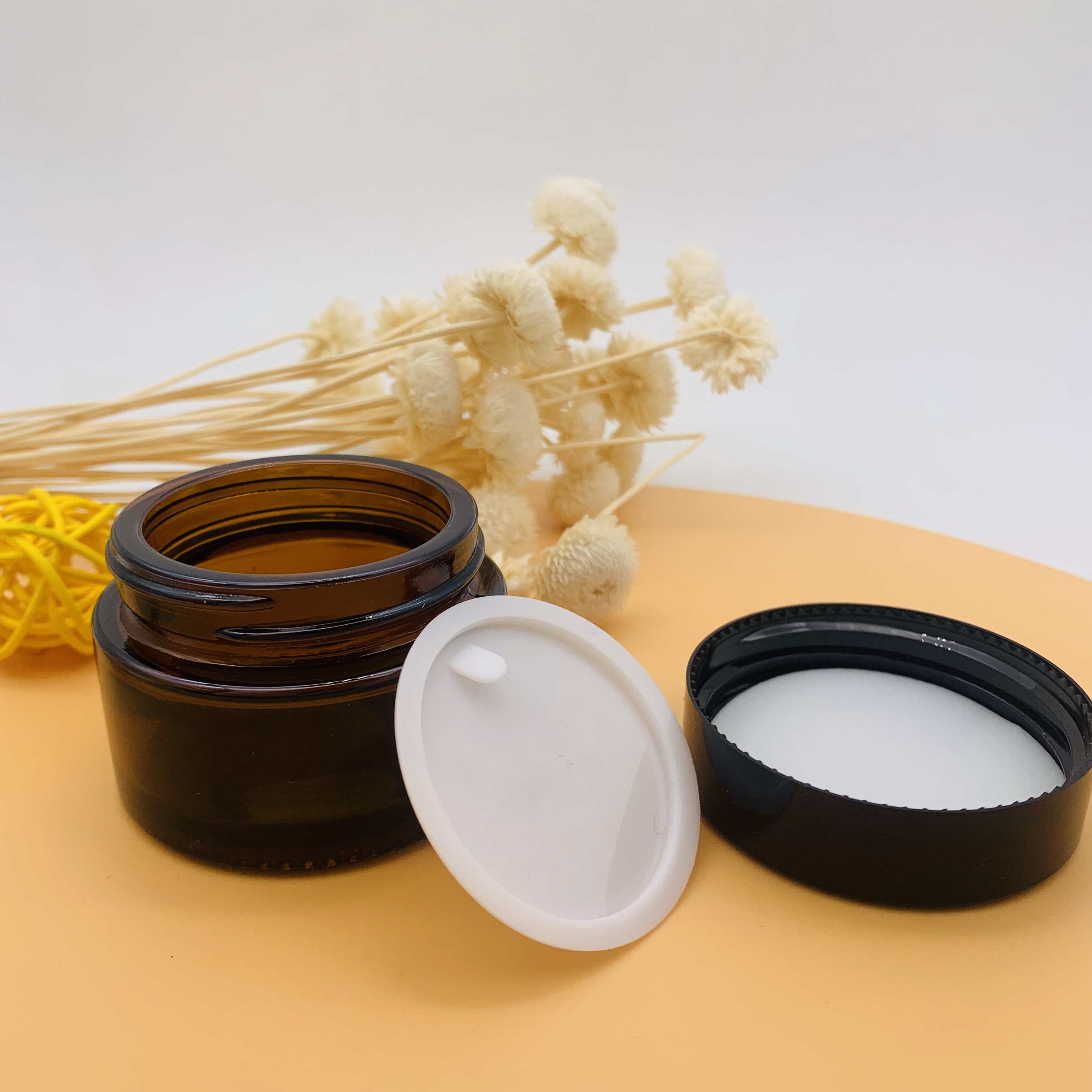 Wholesale Free Sample Luxury Cosmetic Packing Amber Glass Jar