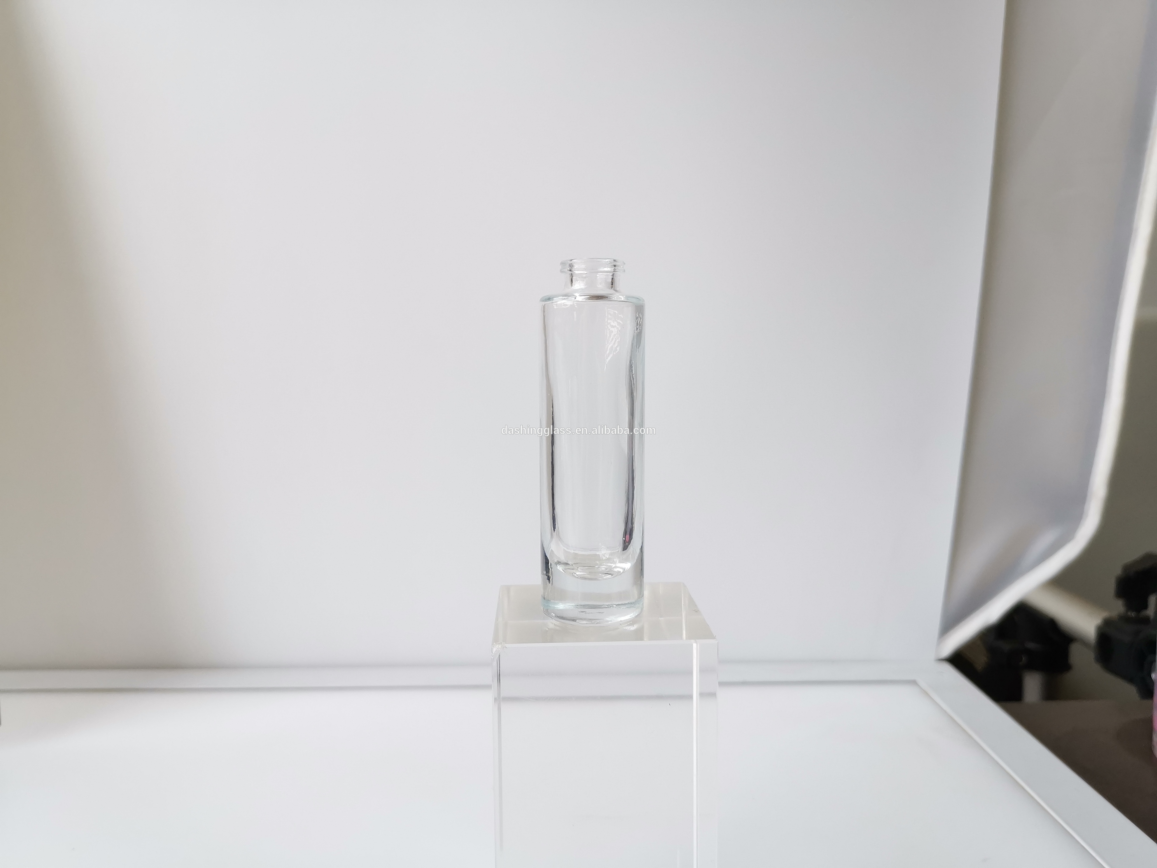 Wholesale Glass Cute Perfume Bottle Empty Round Perfume Bottle 15ml