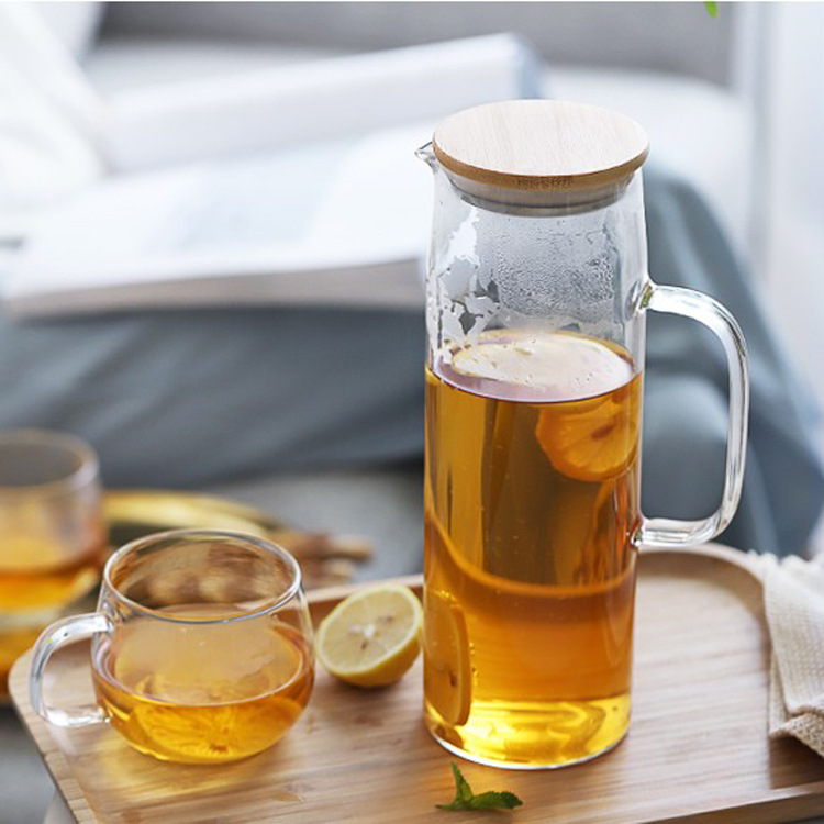 Wholesale Handmade Borosilicate Glass Heat Resistant Drinking Glass Water Pitcher Jug With Bamboo Lid