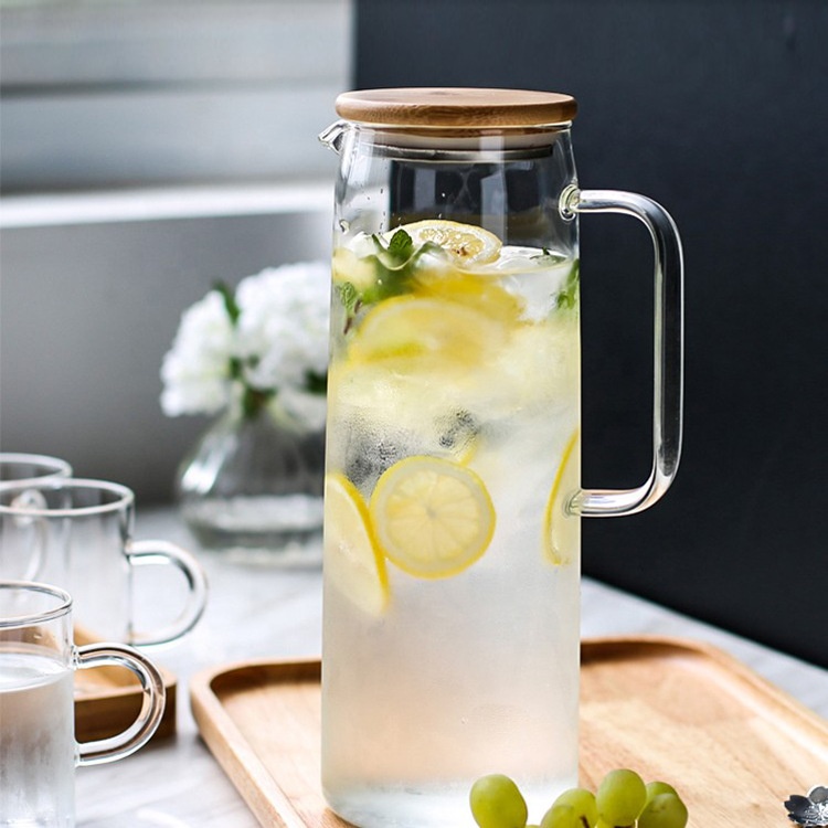 Wholesale Handmade Borosilicate Glass Heat Resistant Drinking Glass Water Pitcher Jug With Bamboo Lid