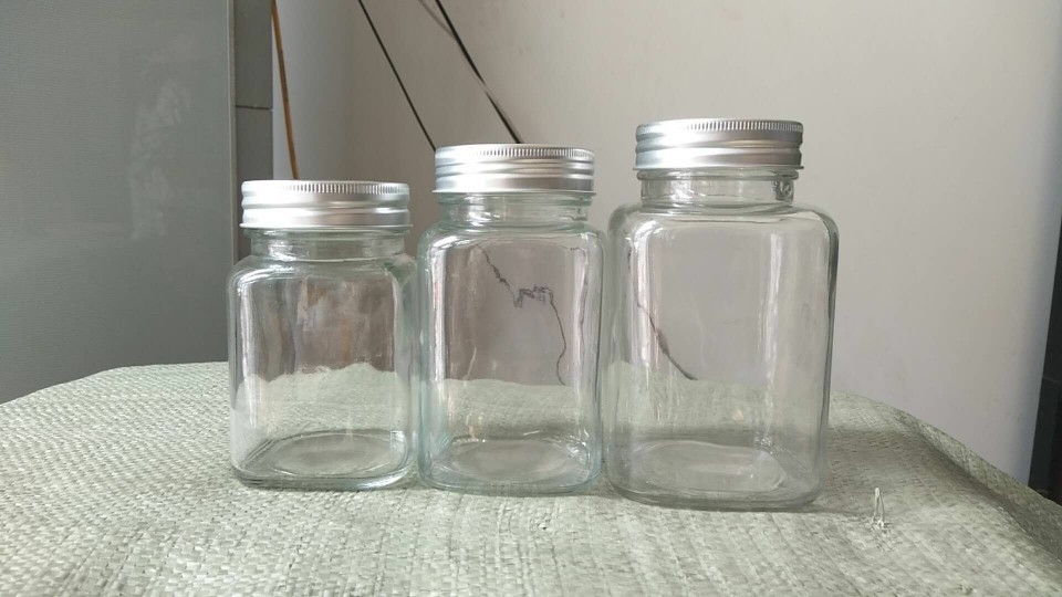Wholesale Honey Bottle Glass Flower Tea Jar Food Packaging Box With Aluminum Lid Square