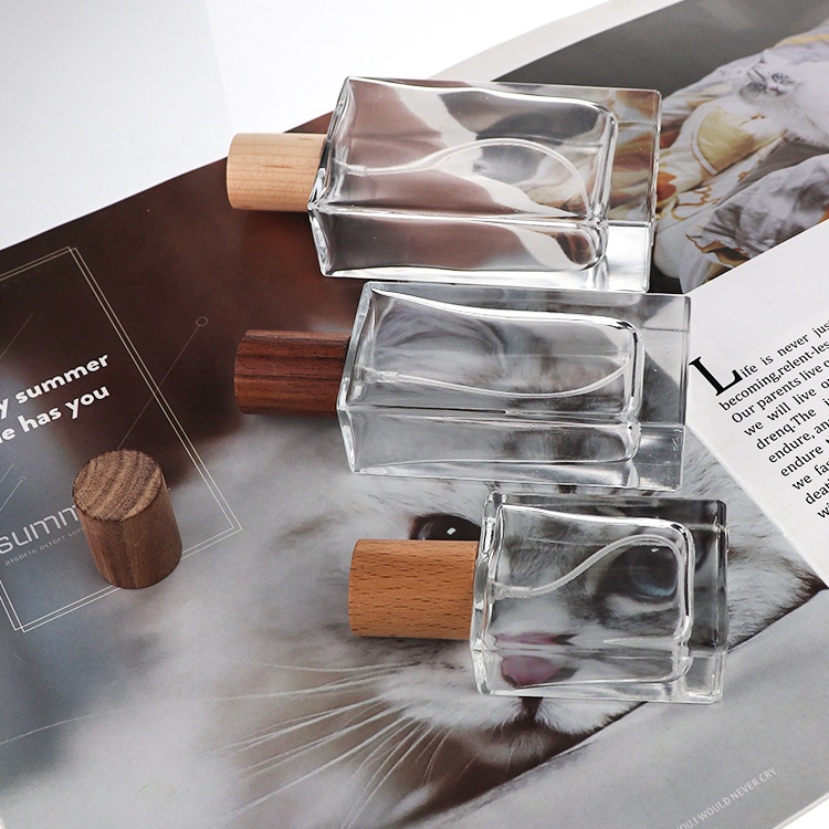 Wholesale Luxury Perfume Spray Bottle 30ml 50ml 100ml Square Glass Perfume Bottle With Wooden Cap