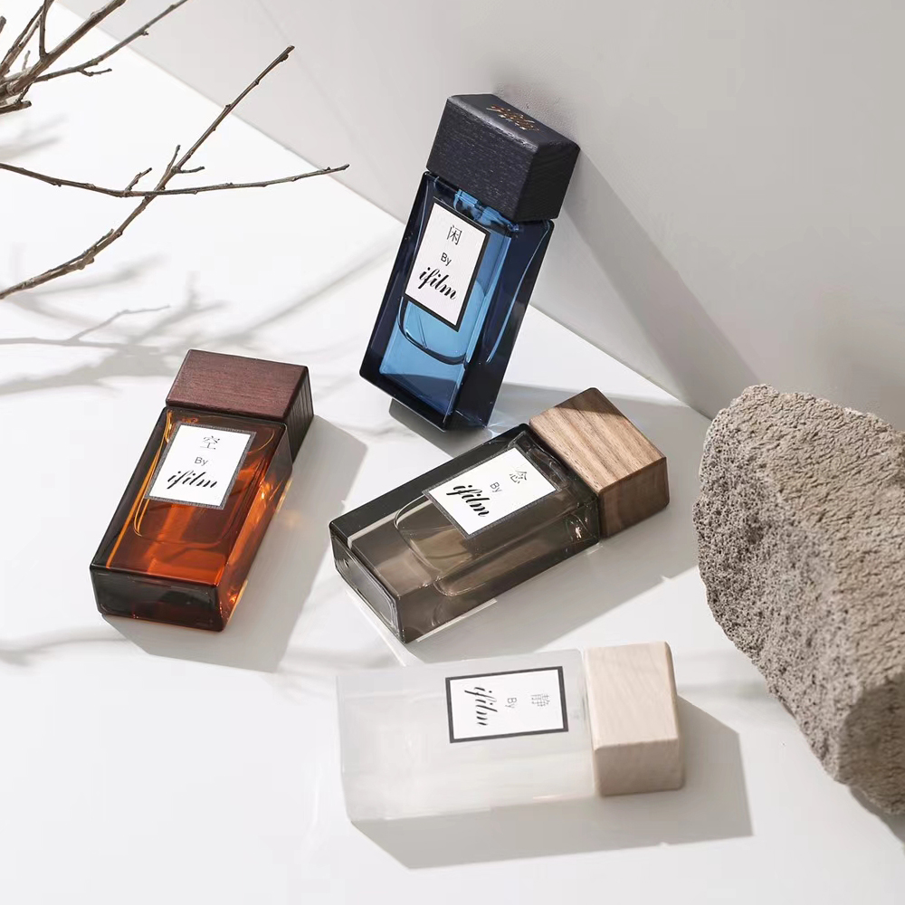 Wholesale Manufacturer Cosmetic Packaging 30ml, 50ml, 80ml Empty Square Crimp Neck Glass Spray Perfume Bottle with Wooden Cap