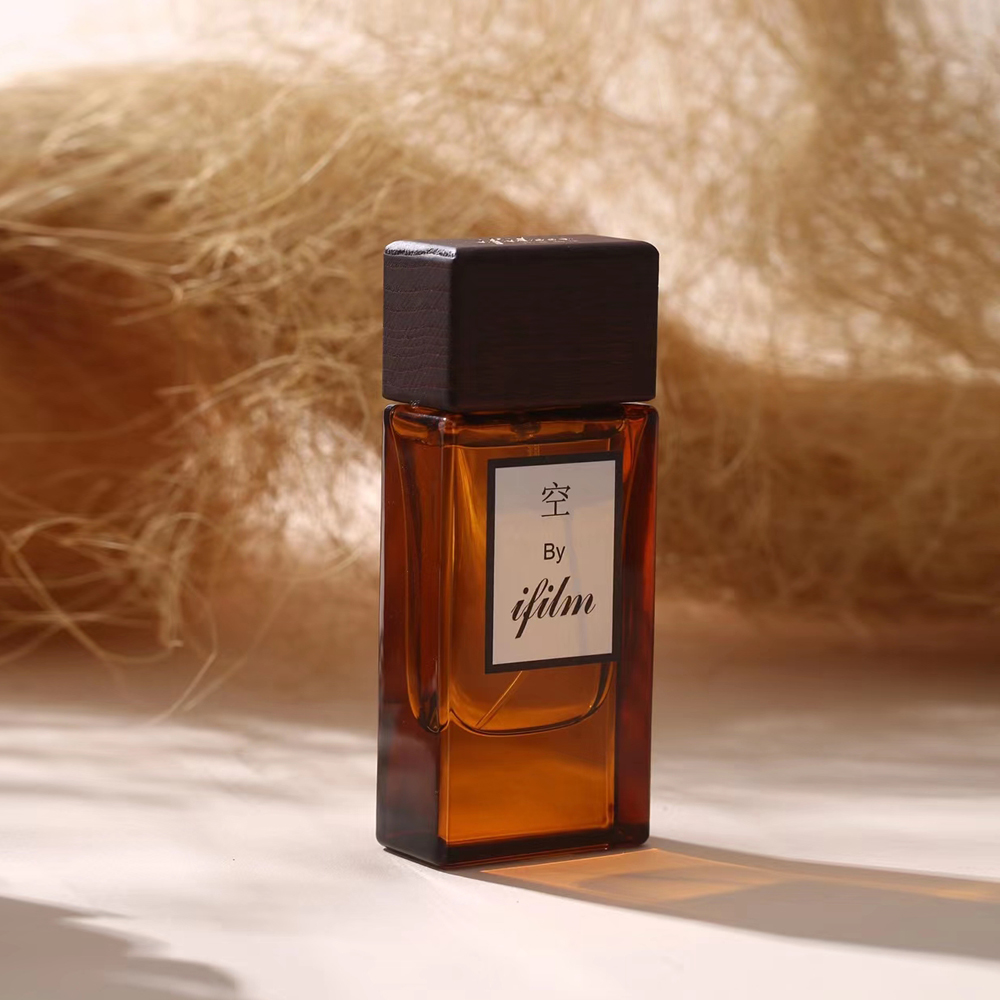 Wholesale Manufacturer Cosmetic Packaging 30ml, 50ml, 80ml Empty Square Crimp Neck Glass Spray Perfume Bottle with Wooden Cap