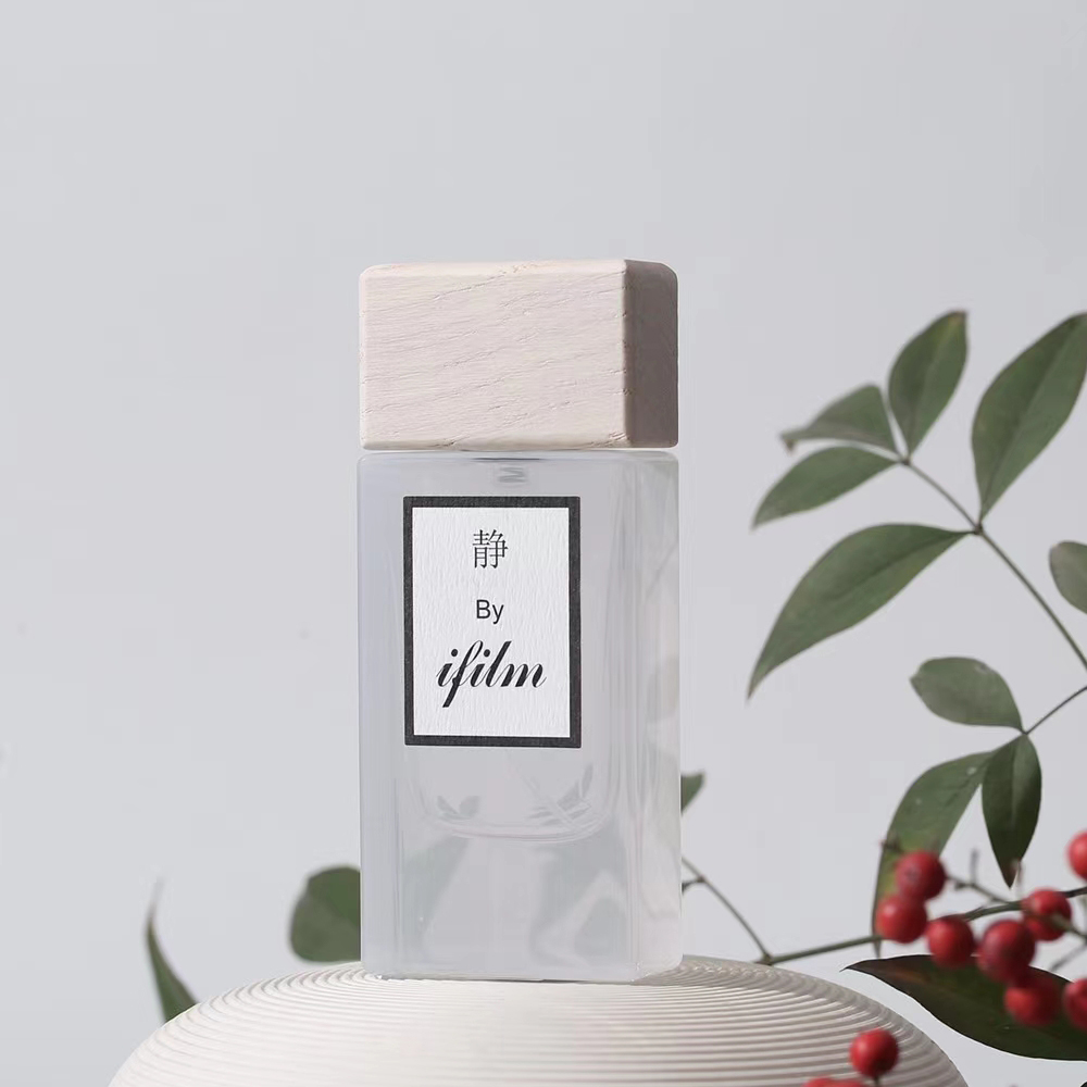 Wholesale Manufacturer Cosmetic Packaging 30ml, 50ml, 80ml Empty Square Crimp Neck Glass Spray Perfume Bottle with Wooden Cap