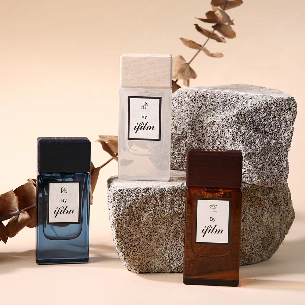 Wholesale Manufacturer Cosmetic Packaging 30ml, 50ml, 80ml Empty Square Crimp Neck Glass Spray Perfume Bottle with Wooden Cap