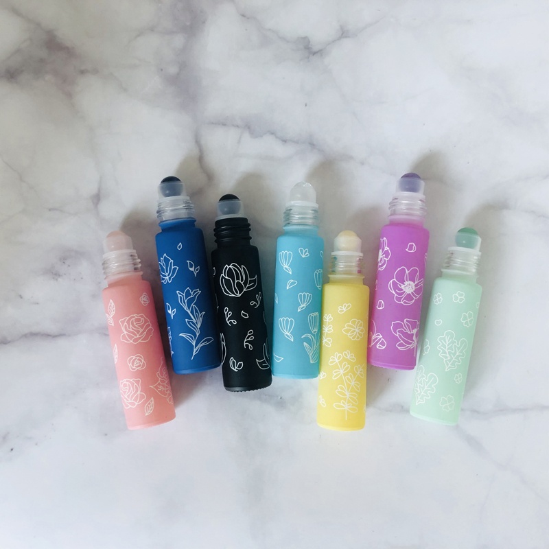 Wholesale NEW ARRIVAL matte gold cap 10ml Macaron color essential oil matte colored roller glass bottles with gemstone roller