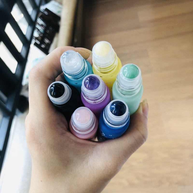 Wholesale NEW ARRIVAL matte gold cap 10ml Macaron color essential oil matte colored roller glass bottles with gemstone roller