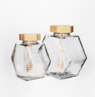 Wholesale New Design Hexagonal Honey Glass Jars For Honey Storage With Dipper Wooden Cap Spoon Inside