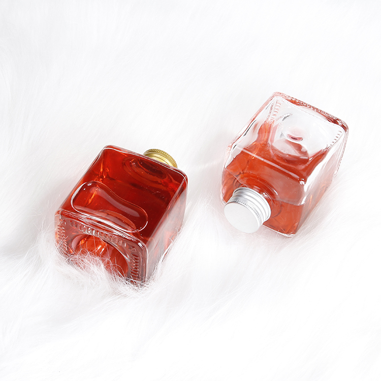 Wholesale Premium 150ml French Square Oil Containers Stackable Glass Bottles For Cocktail Drinks