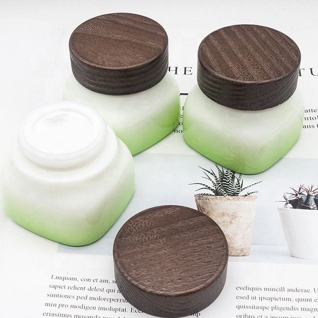 Wholesale Private Label Luxury Cosmetics Bottle Containers and Packaging Glass Cosmetic Jars Manufacturer