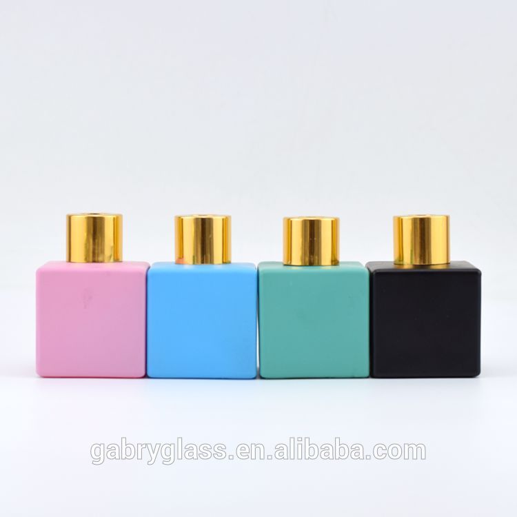 Wholesale Round 50ml 100ml 150ml 200ml Home Hanging Room Black Empty Aroma Perfume Reed Diffuser Glass Bottle