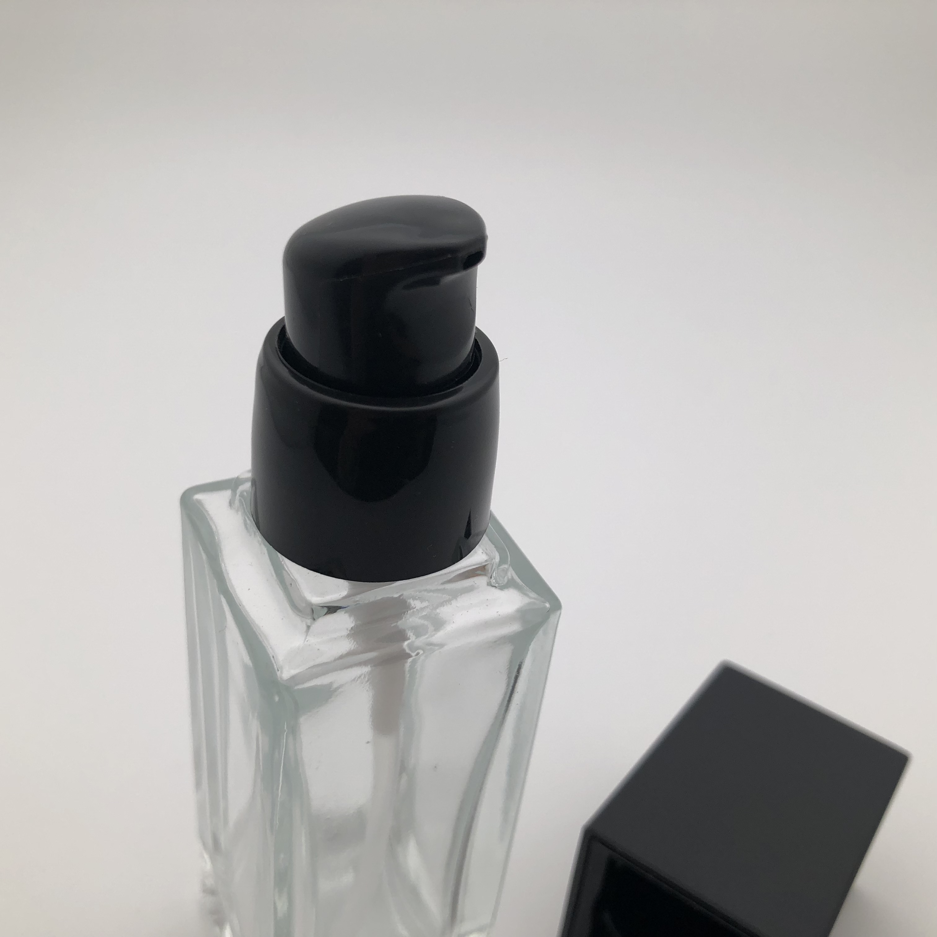 Wholesale Serum Cosmetic Foundation Bottle Glass 30ml Pump