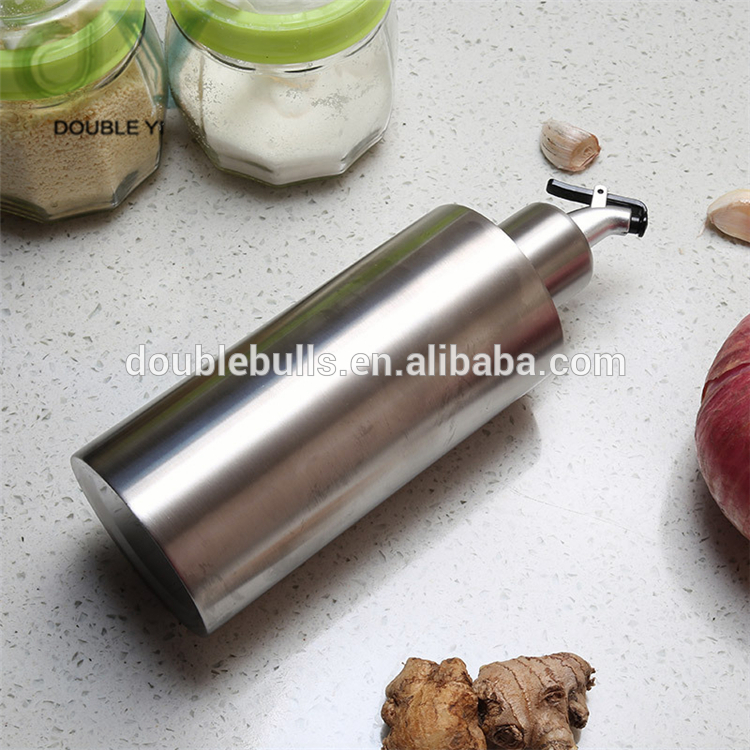 Wholesale Soy Sauce Bottle Oil Vinegar Cruet Bottle Stainless Steel 550ml Oil Dispenser Olive Oil Carafe Decanter for Kitchen