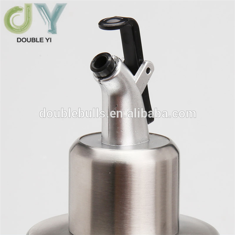 Wholesale Soy Sauce Bottle Oil Vinegar Cruet Bottle Stainless Steel 550ml Oil Dispenser Olive Oil Carafe Decanter for Kitchen