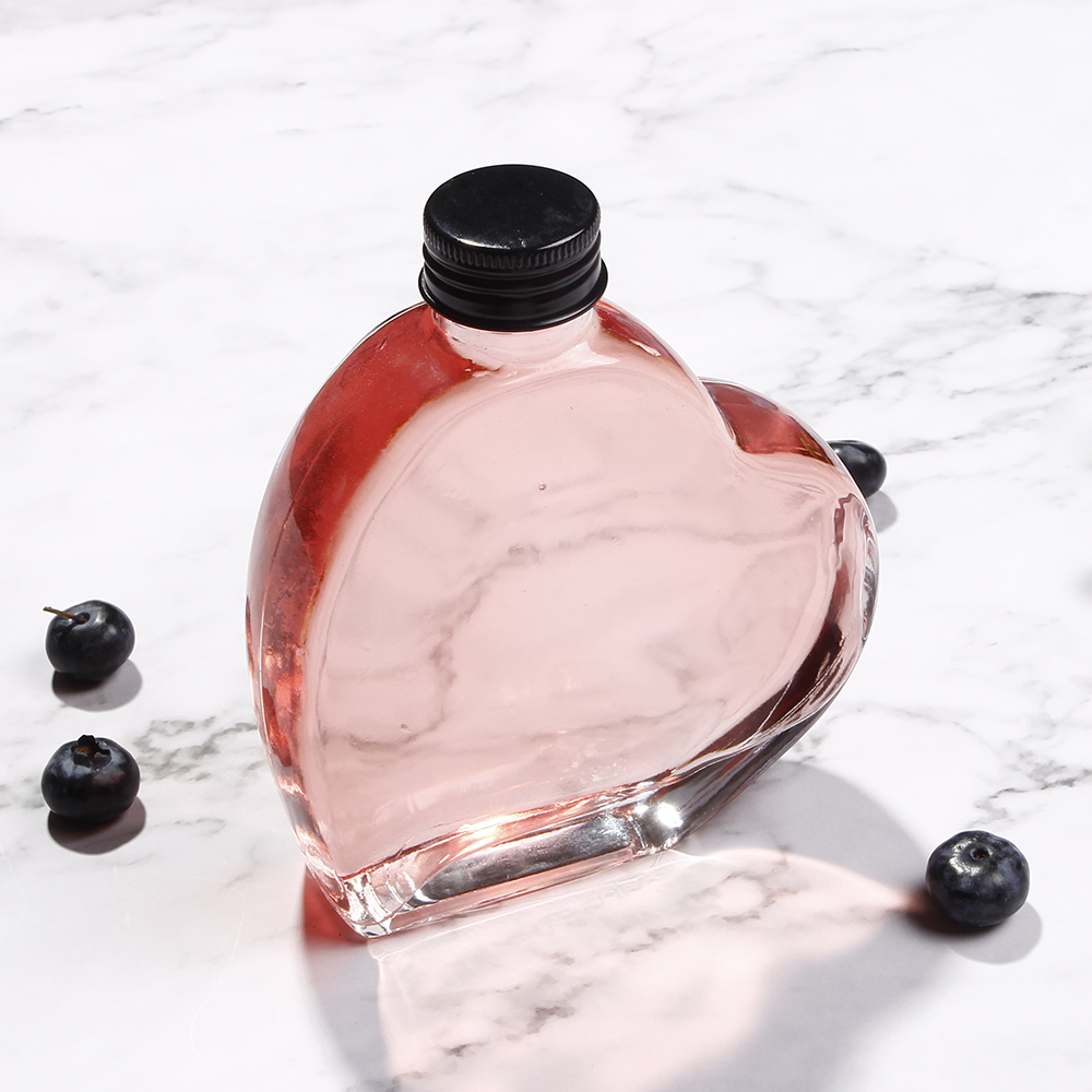 Wholesale Stocked 200ml Heart Shaped Empty Wine Liquor Glass Bottle With Lid Sealed