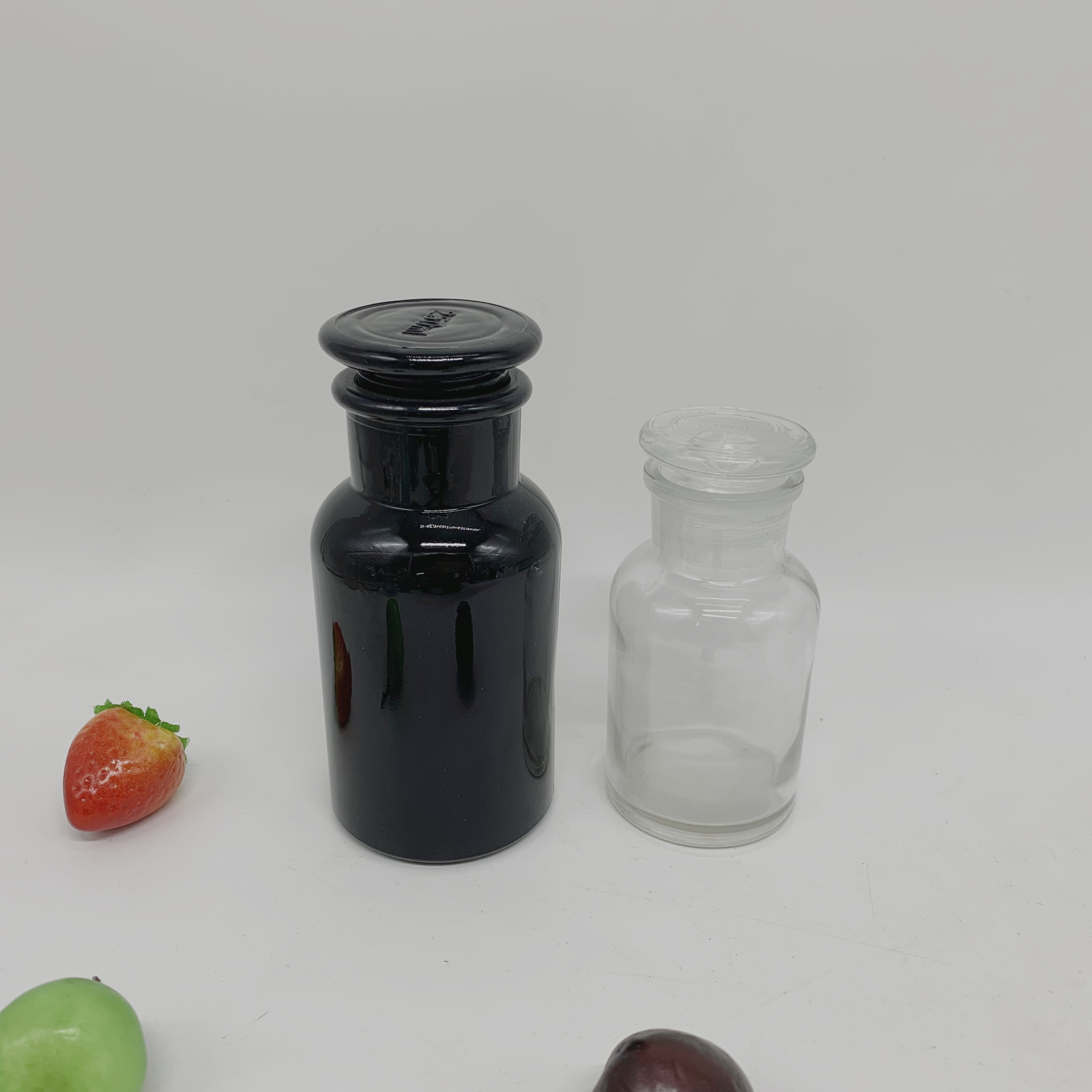 Wholesale Wide mouth amber/clear apothecary jar glass reagent bottle with glass cap