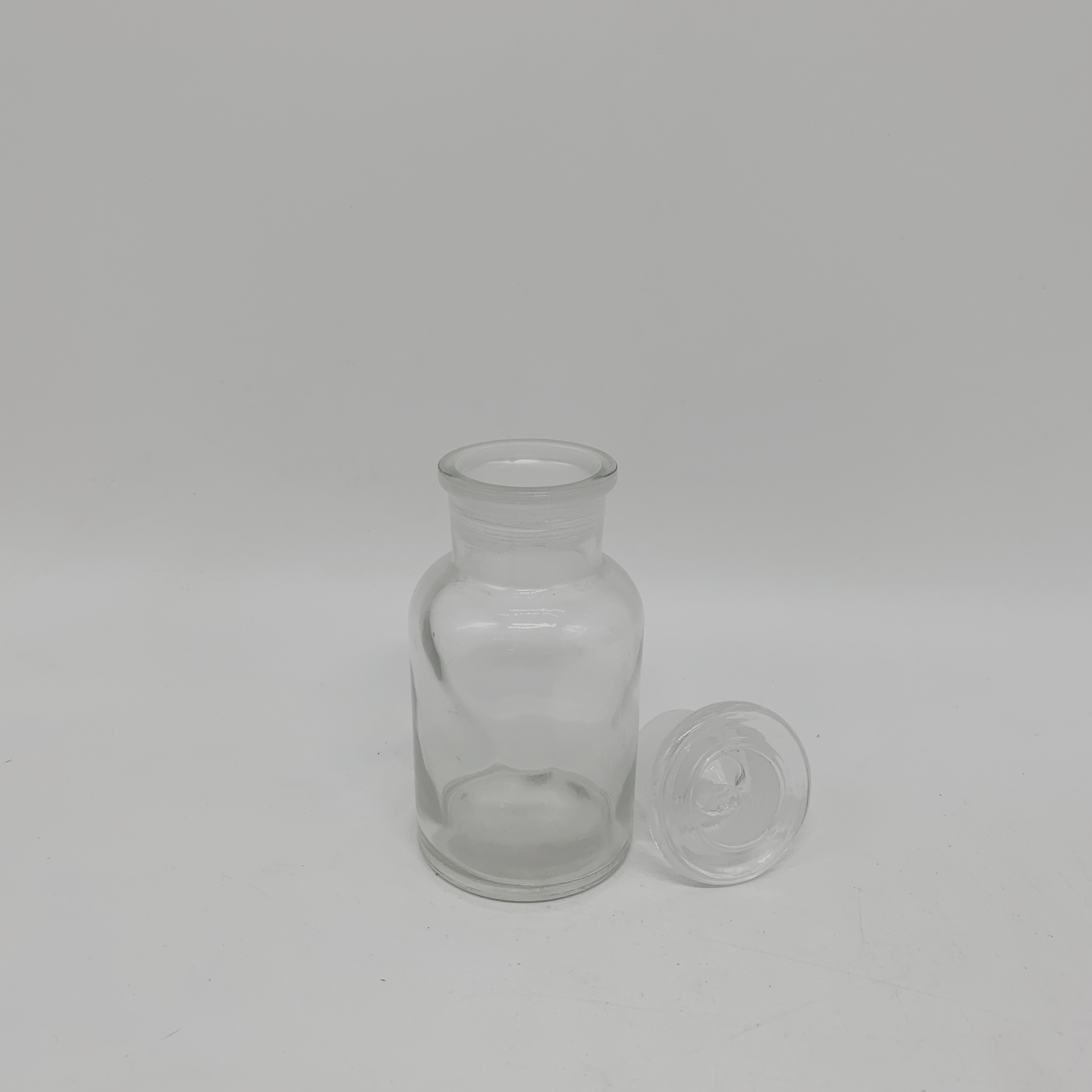 Wholesale Wide mouth amber/clear apothecary jar glass reagent bottle with glass cap