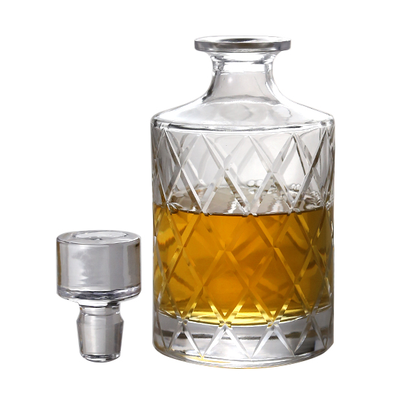 Wholesale bulk wine crystal glass bottle embossed decanter 850ml