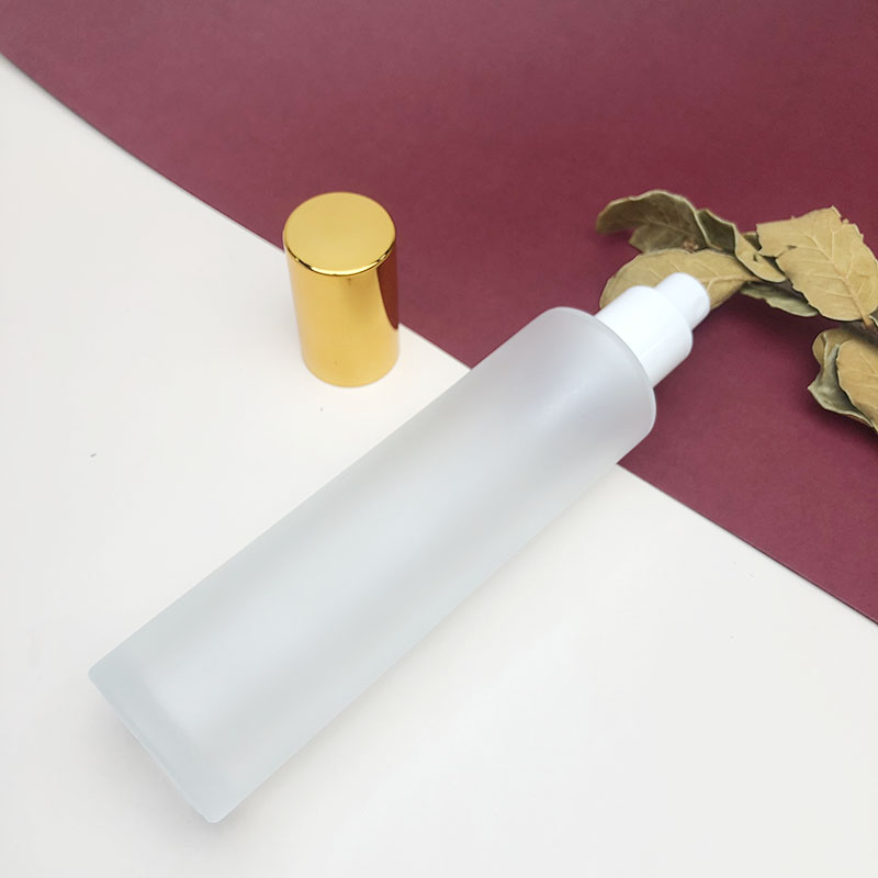Wholesale cosmetic packaging round clear empty serum lotion foundation glass bottle with pump