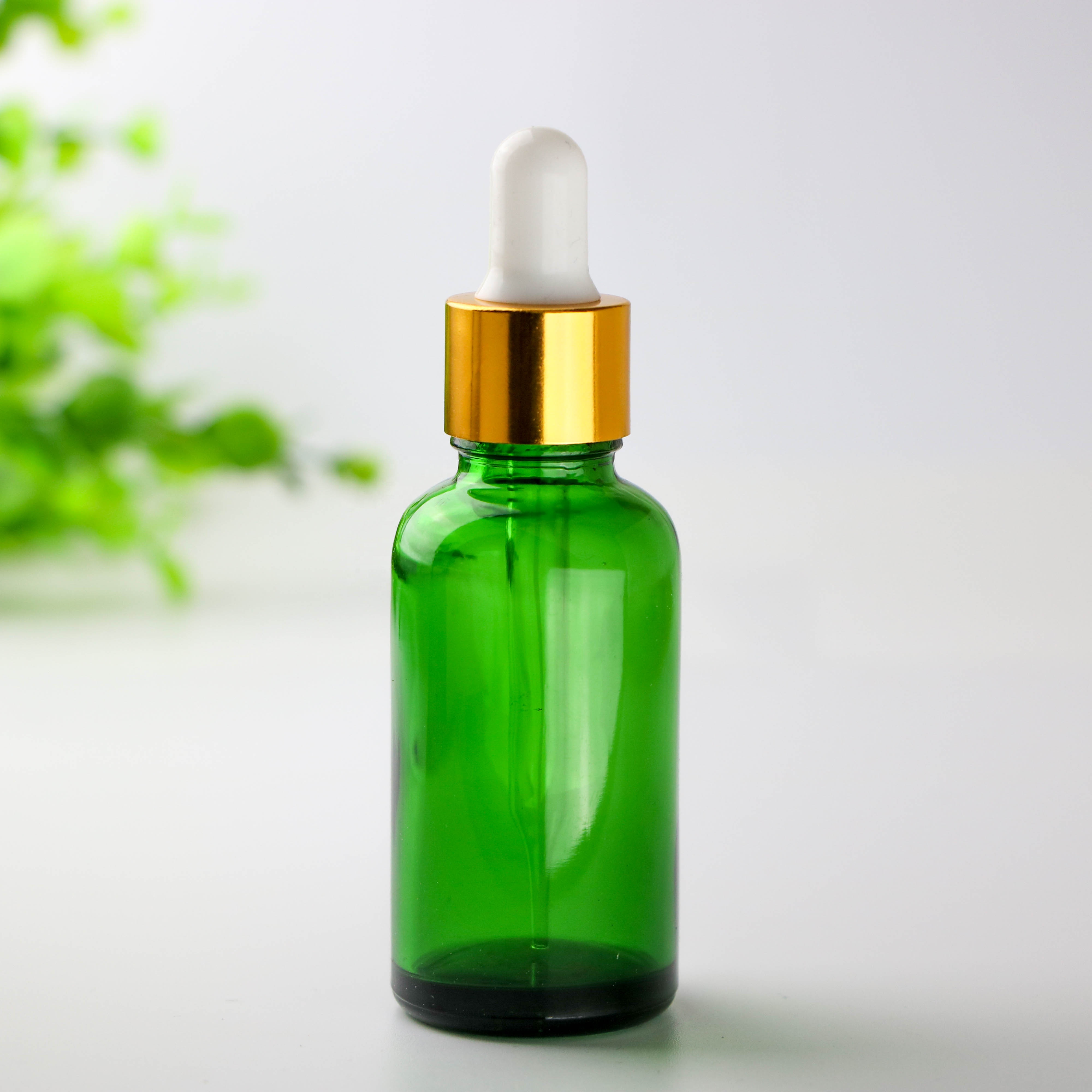 Wholesale custom 30ml green glass bottle screw cap for essential oil bottle