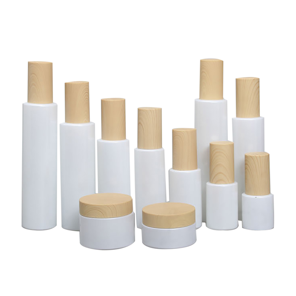 Wholesale eco-friendly bamboo top frosted clear green blue glass spray bottle for skin care