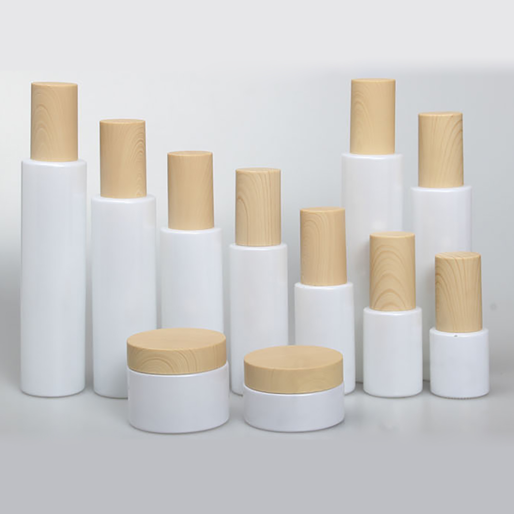 Wholesale eco-friendly bamboo top frosted clear green blue glass spray bottle for skin care