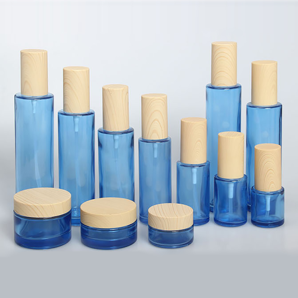Wholesale eco-friendly bamboo top frosted clear green blue glass spray bottle for skin care