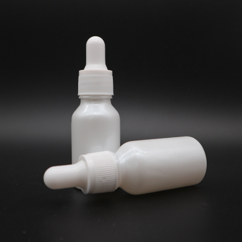 Wholesale elegant shiny white 30ml glass dropper bottle with white pipette cap