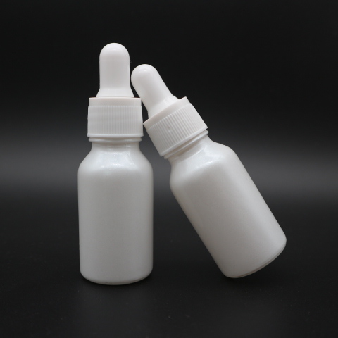 Wholesale elegant shiny white 30ml glass dropper bottle with white pipette cap