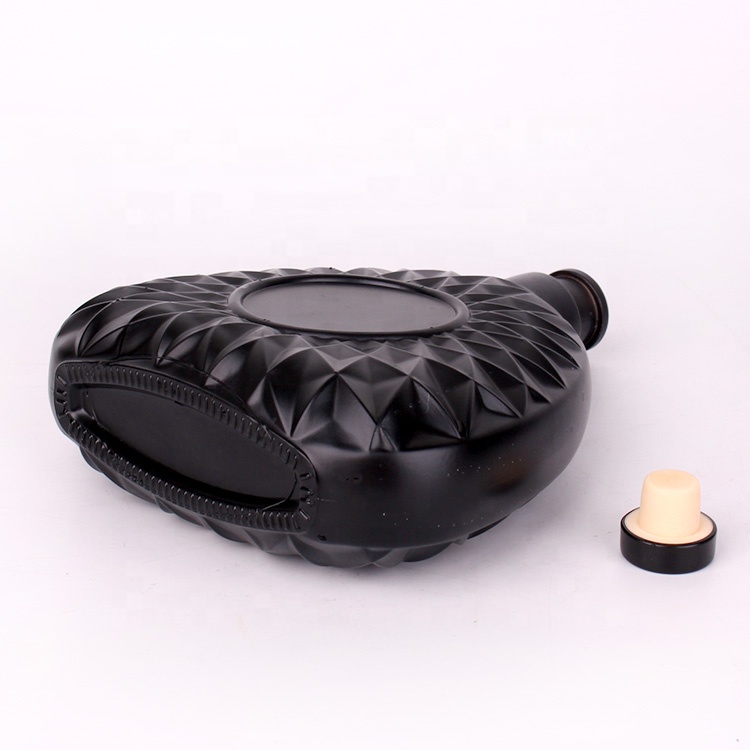 Wholesale empty 500ml matte black glass whiskey wine bottle with stopper