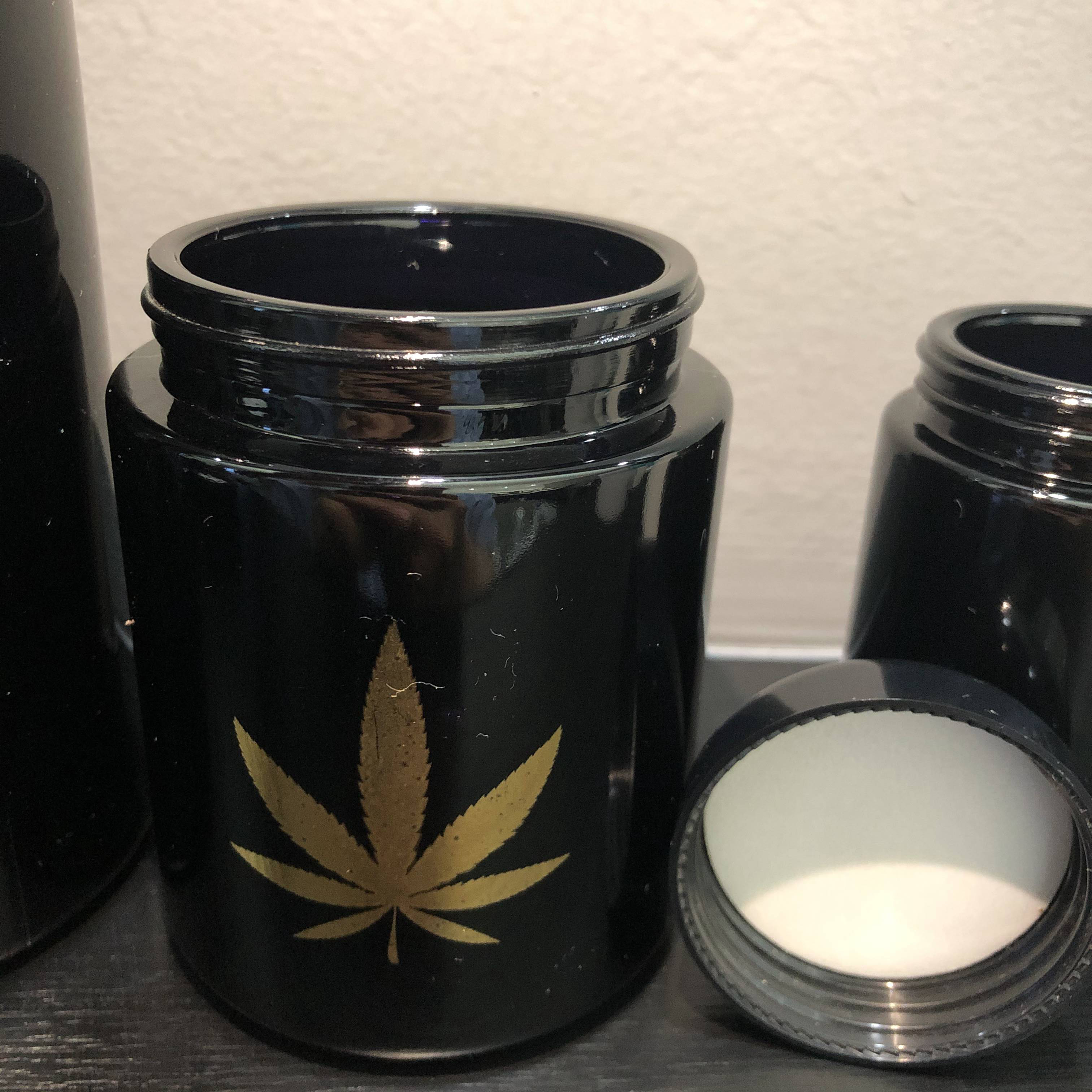 Wholesale empty dark violet glass jar 100ml Violet glass jar with screw top cap