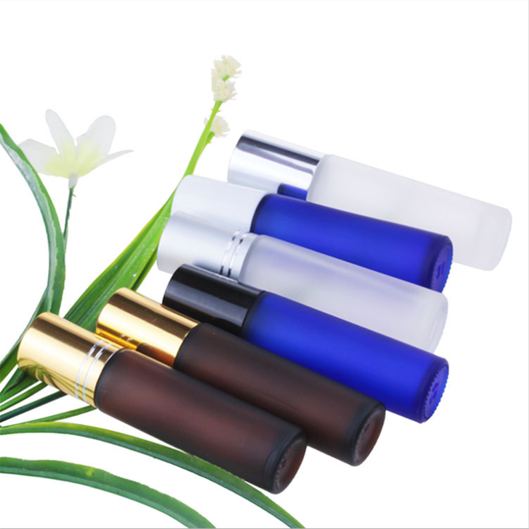 Wholesale empty essential oil roller bottle container 10ml frost clear amber blue glass roll on perfume bottle with metal ball