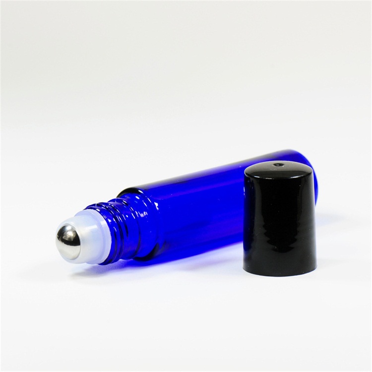 Wholesale empty roll on glass bottle essential oil 5ml 10ml roller bottle with plastic cap