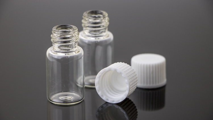 Wholesale essential oil glass bottle 1ml 2ml 3ml 5ml mini sample transparent glass vial with screw cap