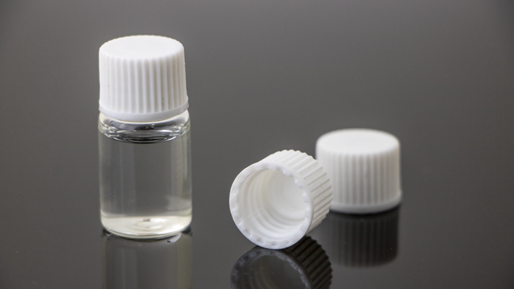 Wholesale essential oil glass bottle 1ml 2ml 3ml 5ml mini sample transparent glass vial with screw cap