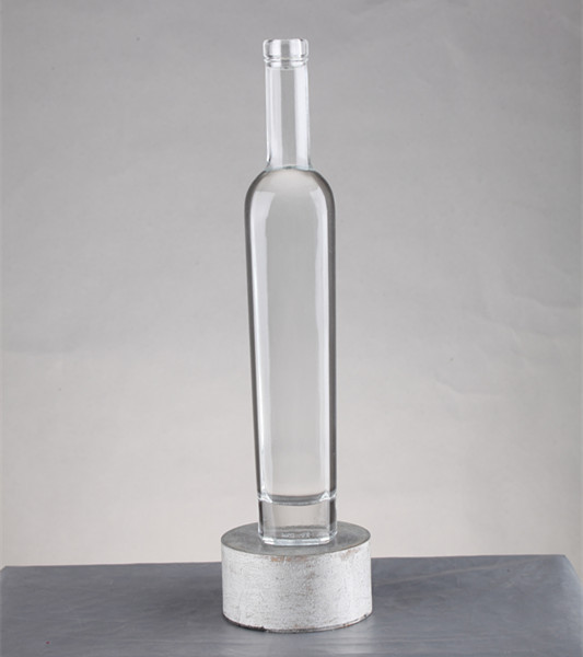 Wholesale flask clear liquor bottle 250ml 500ml 750ml flat whisky bottle glass with screw cap glass bottle for whiskey