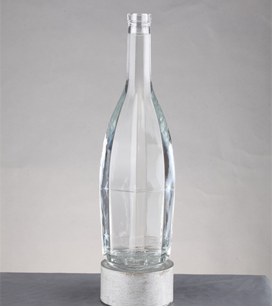 Wholesale flask clear liquor bottle 250ml 500ml 750ml flat whisky bottle glass with screw cap glass bottle for whiskey