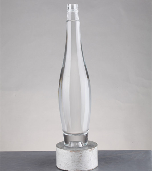 Wholesale flask clear liquor bottle 250ml 500ml 750ml flat whisky bottle glass with screw cap glass bottle for whiskey