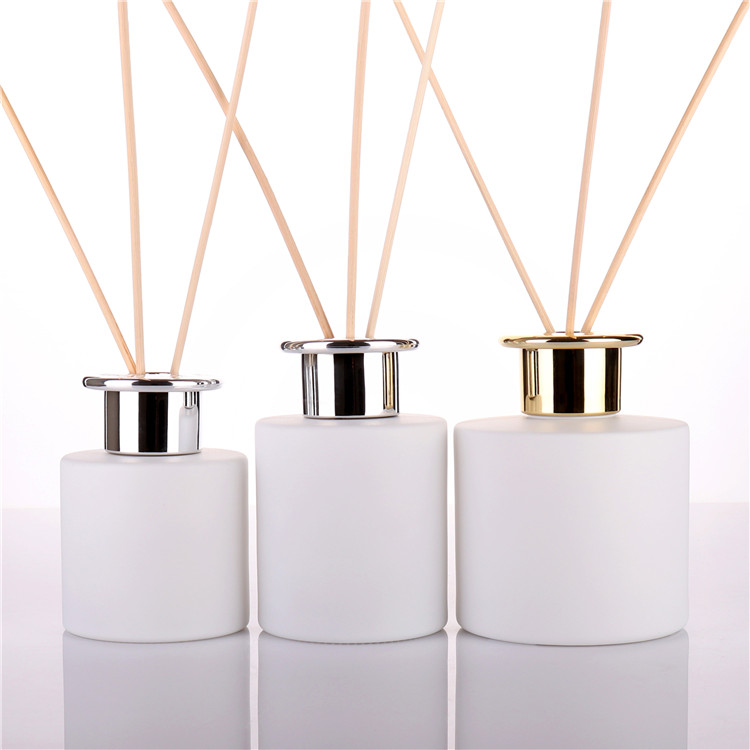 Wholesale frosted empty round reed diffuser glass bottle for fragrance 200ml
