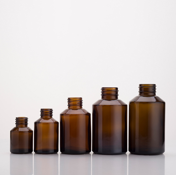 Wholesale glass bottle sloping shoulder spray bottle