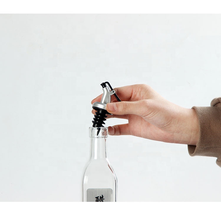 Wholesale kitchen accessories spice cooking tools soy sauce and vinegar leakproof 500ml glass oil bottles