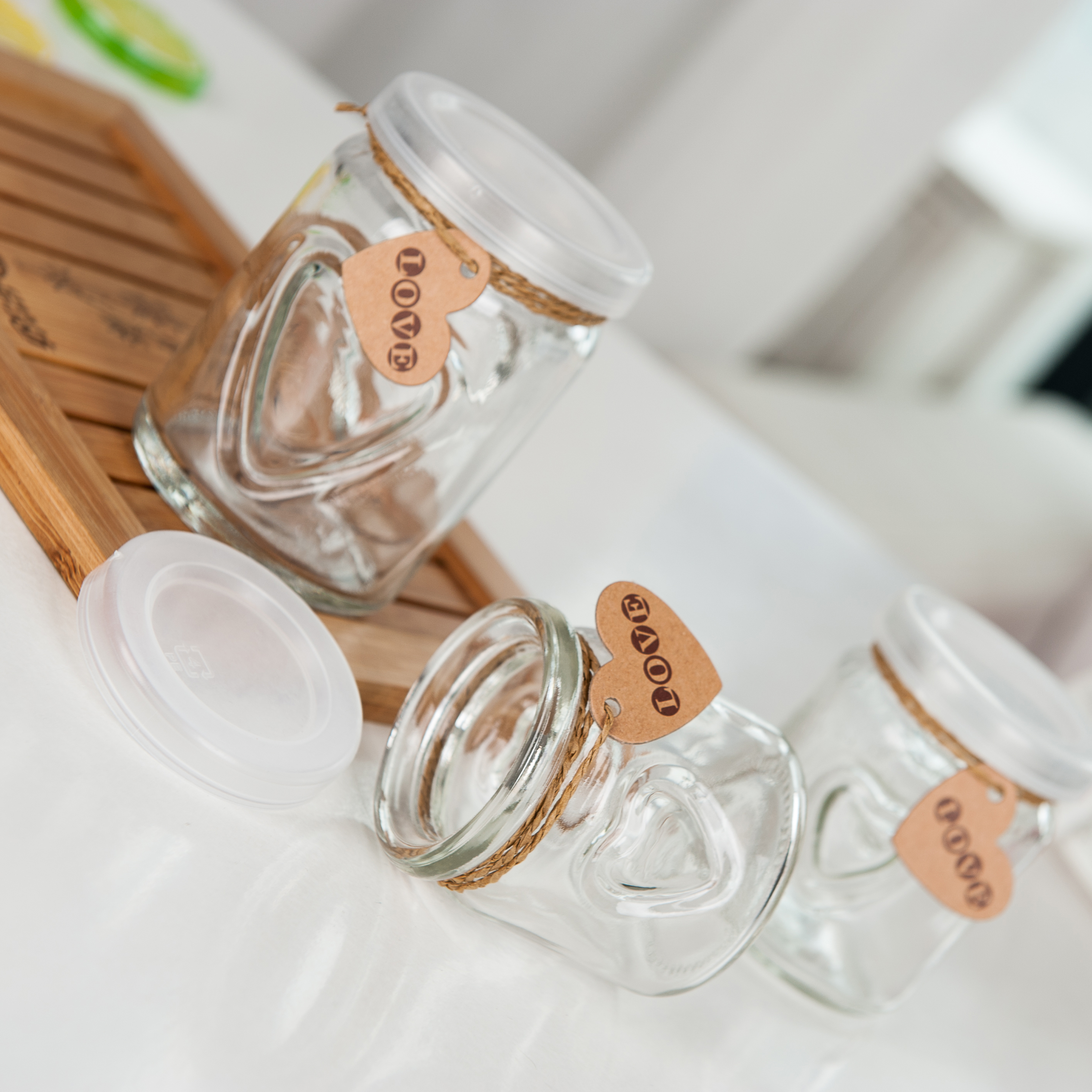 Wholesale mini clear empty container heart carved shape milk juice glass pudding bottle with plastic cap