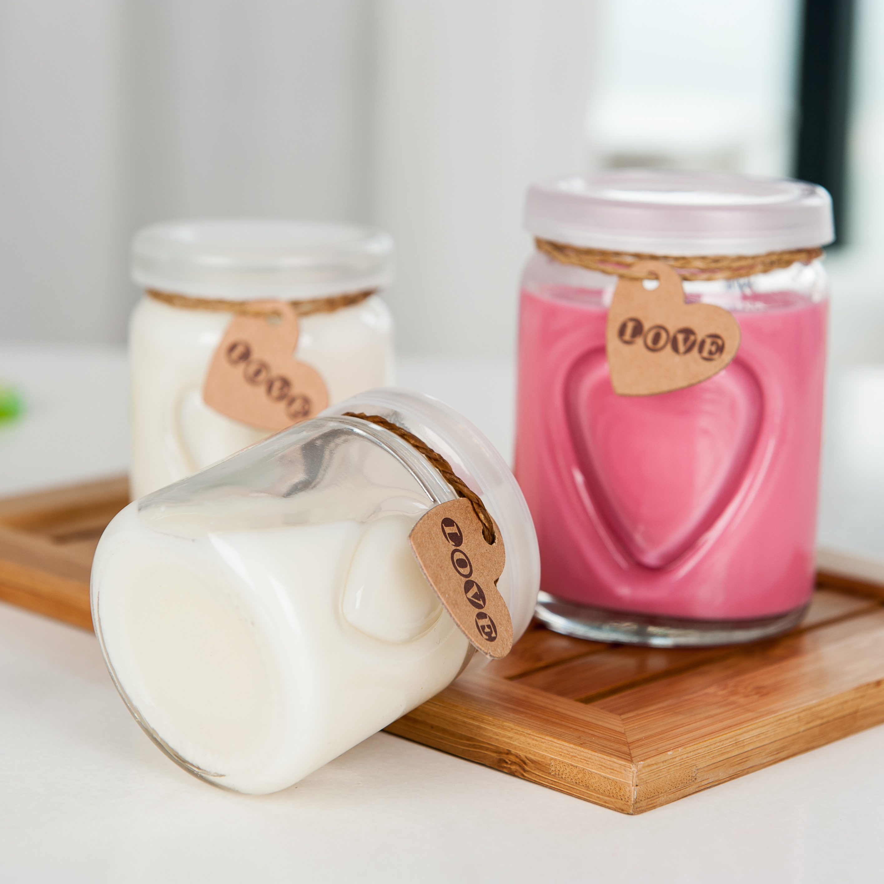 Wholesale mini clear empty container heart carved shape milk juice glass pudding bottle with plastic cap