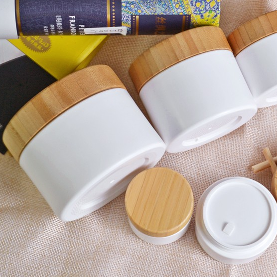 Wholesale personal skin care cosmetic containers 30g 50g 100g 150g 200g PP plastic cream jar with bamboo lid