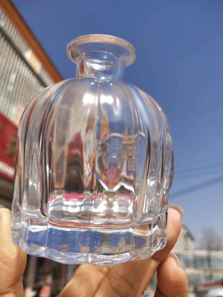 Wholesale reed diffuser round glass bottle with reed sticks for air fresh