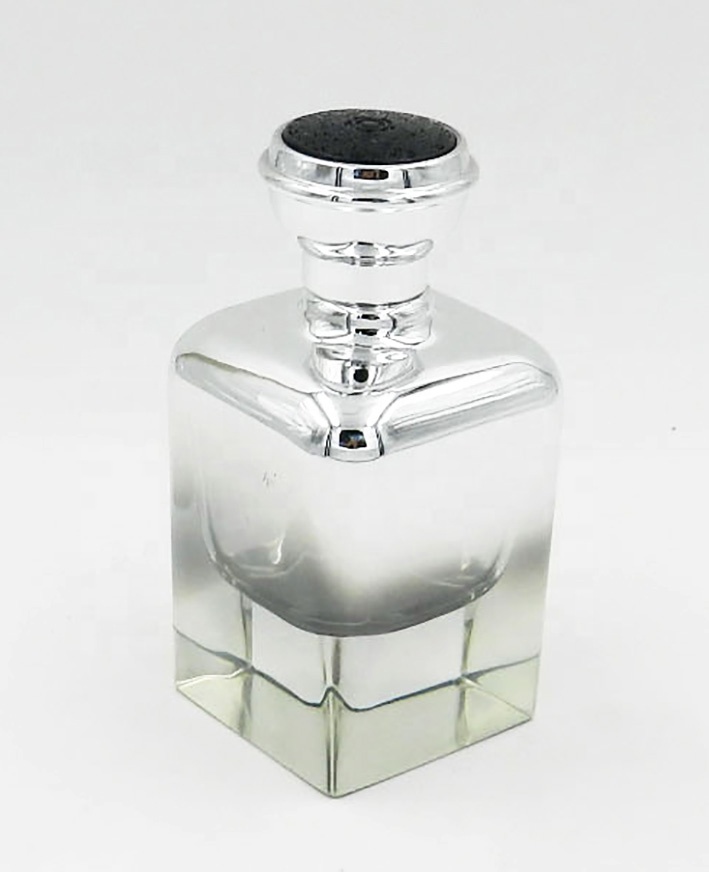 Wholesale silver captivating bespoken glass perfume bottle in Yiwu