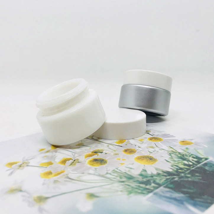 Wholesale skin care porcelain jar cosmetic package with colored lids