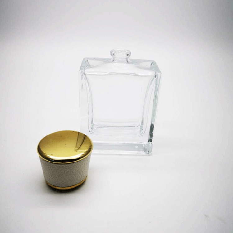 Wholesale spray perfume bottle transparent square 50ml customized glass perfume glass bottle for cosmetic